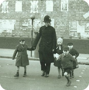 birminghams front line - pc crossing children